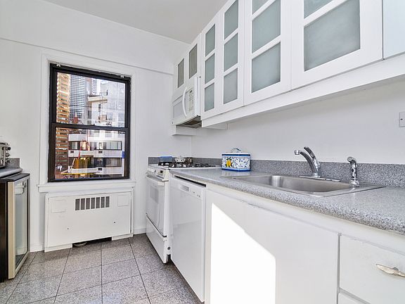 4th image of 301 E 48th St APT 17D