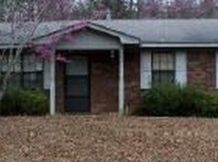 409 N Lake Dr, Perry, GA 31069