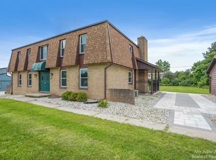 1379 N Long Lake Rd, Fenton, MI 48430