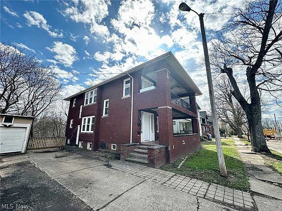 3rd image of 615 Wellman Ave SW