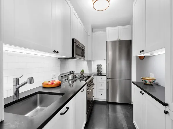 1150 Park Avenue image 3 of 7