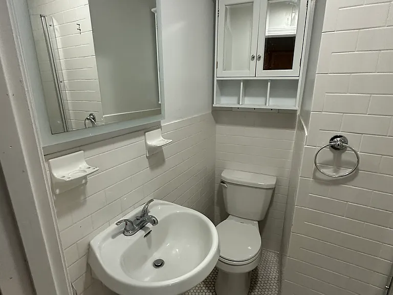 1175 Chapel St #A10 — Photo 5