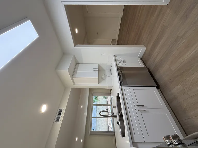 1615 Greenfield Ave — Photo 32