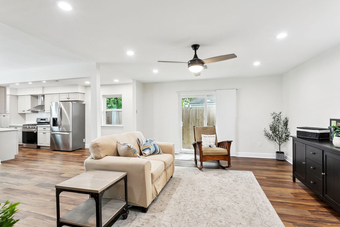 next background image