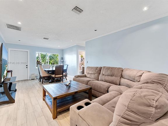 4th image of 660 NE 59th Ct
