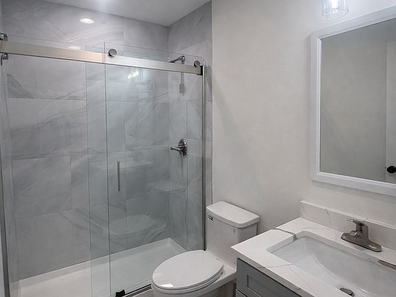 2nd image of 800 Bloomfield Ave APT 204