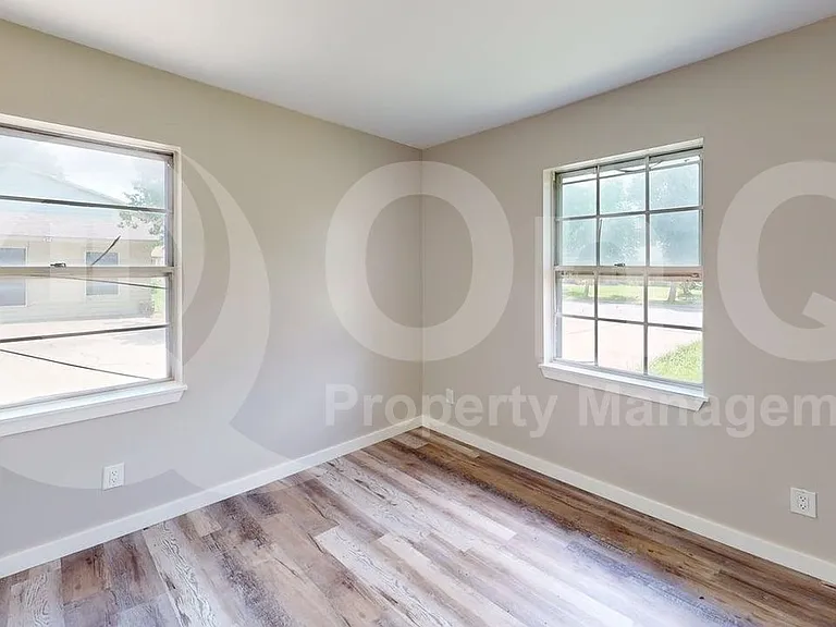 4320 Live Oak Dr — Photo 11
