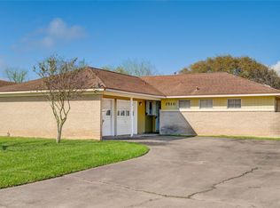 1510 W 11th St, Freeport, TX 77541