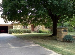 67 Bridgewater Dr, Vadnais Heights, MN 55127