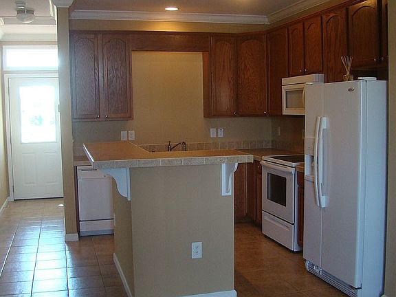 3rd image of 1515 E Beach Blvd