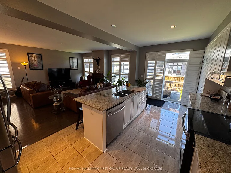 1098 Woodhaven Dr — Photo 14