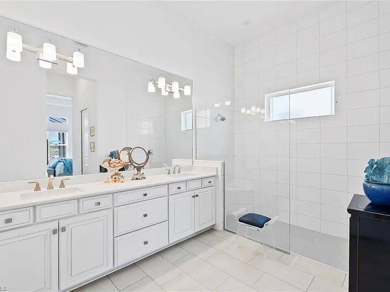 15394 Turin Dr — Photo 15