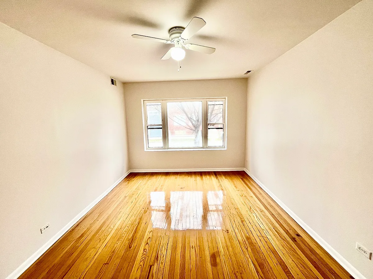 Building Photo - 3918 W Augusta Blvd #1