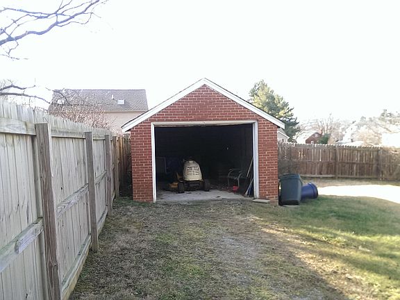 5th image of 1305 Duke Dr