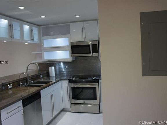 3rd image of 7720 Camino Real APT 413