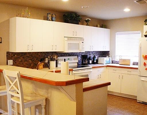 3rd image of 2403 Honey Ln