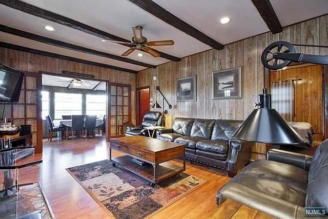 137 Lakeview Ave — Photo 3
