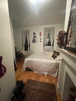 Rented by Delmark Realty LLC | media 6