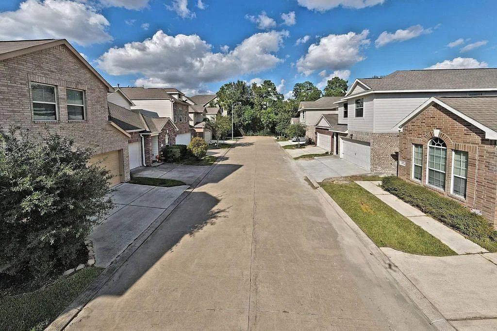 3 bed, 2.5 bath, 2386 sqft, $2,250 — Photo 4
