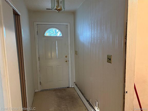5th image of 18319 McIntyre St