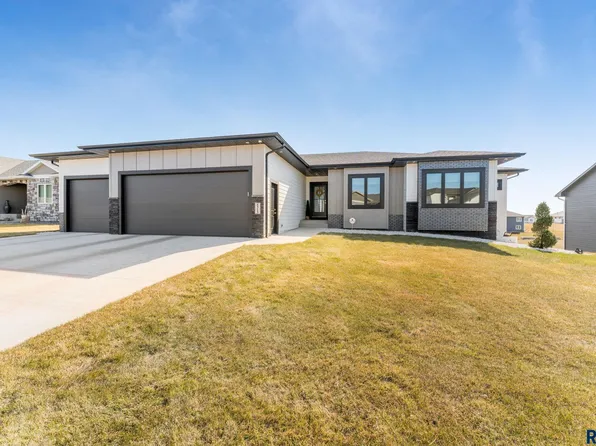 8313 E Roughlock St, Sioux Falls, SD 57110