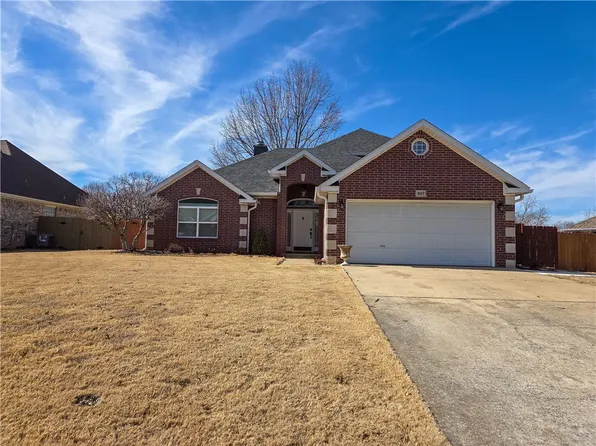 407 Old Forge Dr, Bentonville, AR 72712