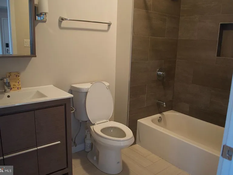 938 New Market St #303 — Photo 10