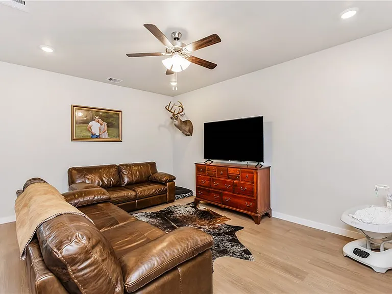 1905 Osbert Nelly Dr — Photo 5