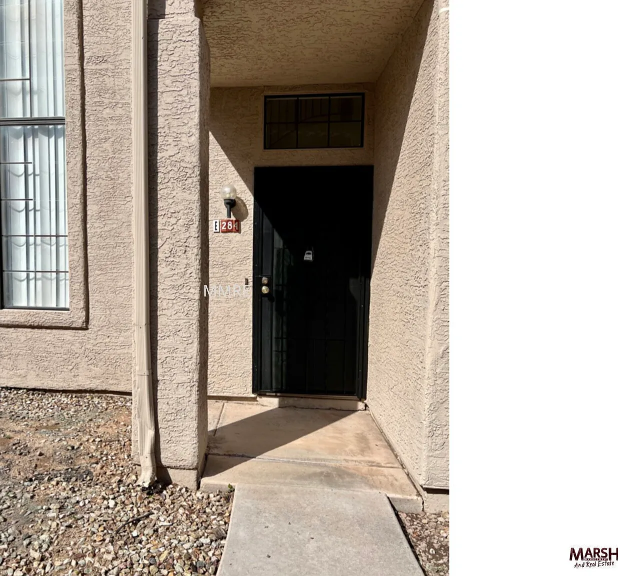 Nice 2 bedroom townhome with all appliances & community pool in Mesa! — Photo 2