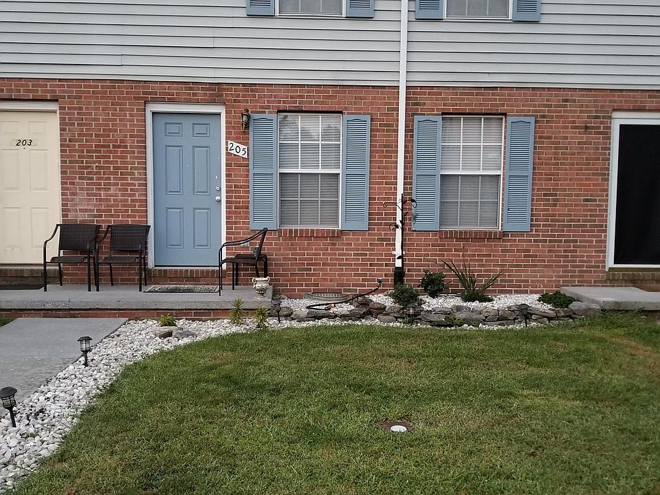 1st image of 205 Nottoway Dr
