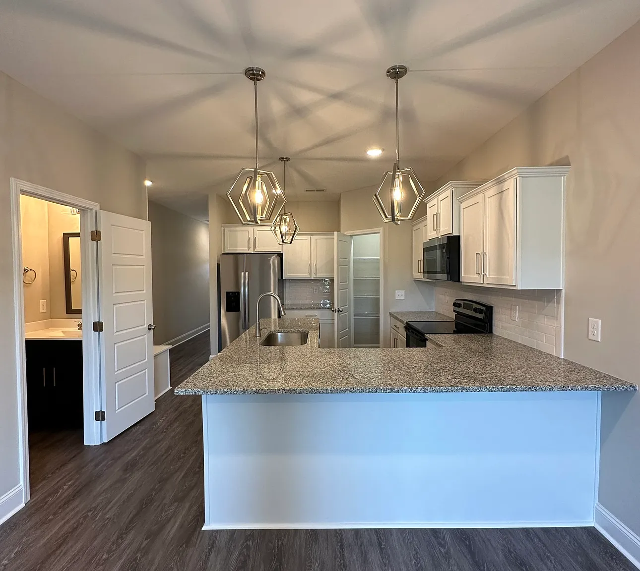 208 Drayton Drive - A — Photo 4