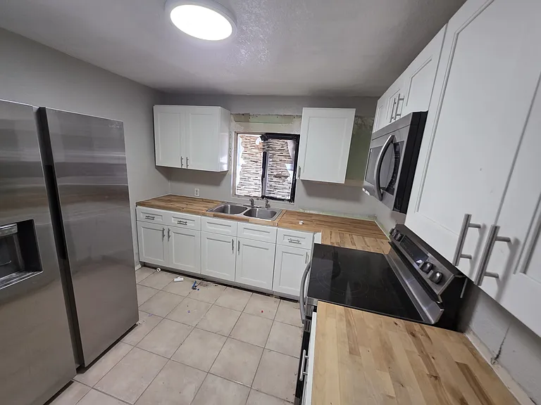 120 Heatfield St — Photo 2