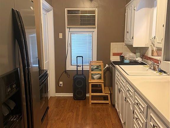 4th image of 2611 Parallel Ave