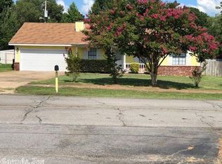 2005 McArthur Dr, Jacksonville, AR 72076