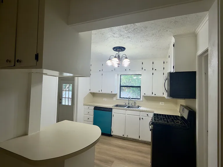 1603 E Main St — Photo 12