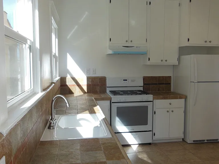 1280 N Ardmore Ave #1282 — Photo 14