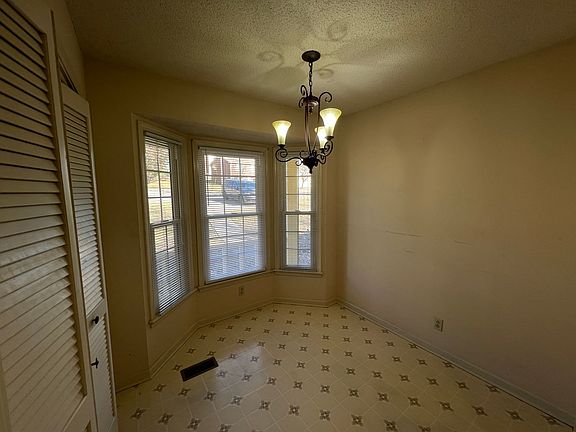 3rd image of 3082 Woody Ln