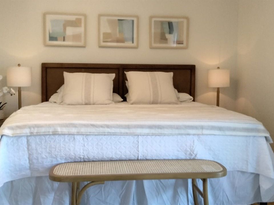 1st image of 109 W Tarpon St #205