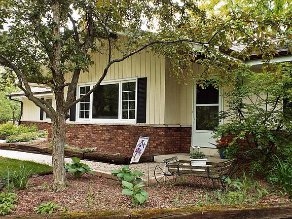2nd image of N8W30163 Woodcrest Dr