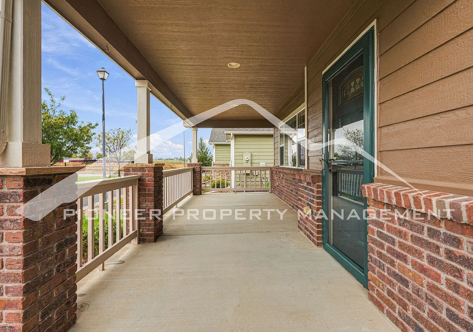 Spacious Home with Garage and Central AC — Photo 4
