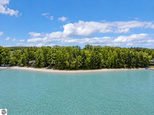 737 S Stony Point Rd, Suttons Bay, MI 49682