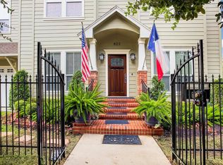 823 Nicholson St, Houston, TX 77007