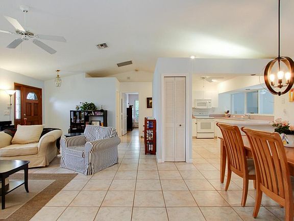 5th image of 536 N Cypress Dr