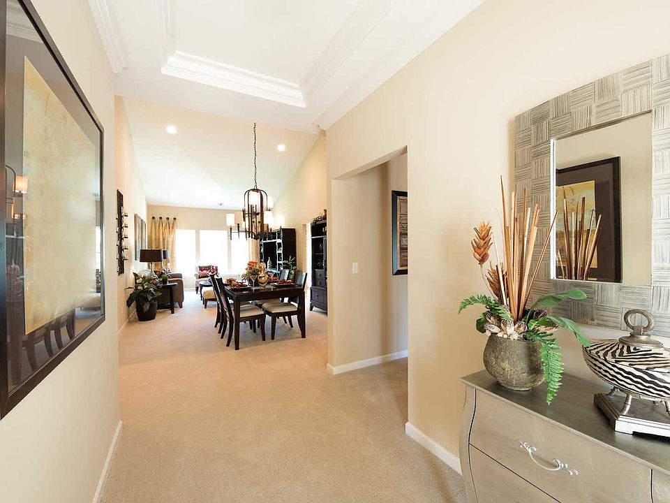 1st image of 39 Greentree Ct