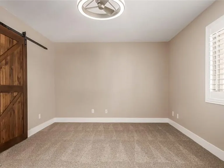 264 Pointe Ranier Ave — Photo 32