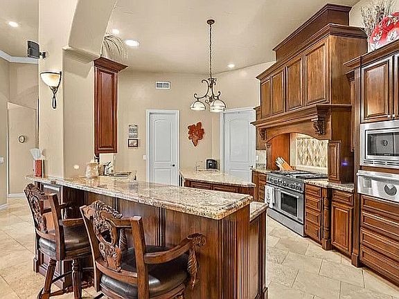 5th image of 711 Las Granjas Dr