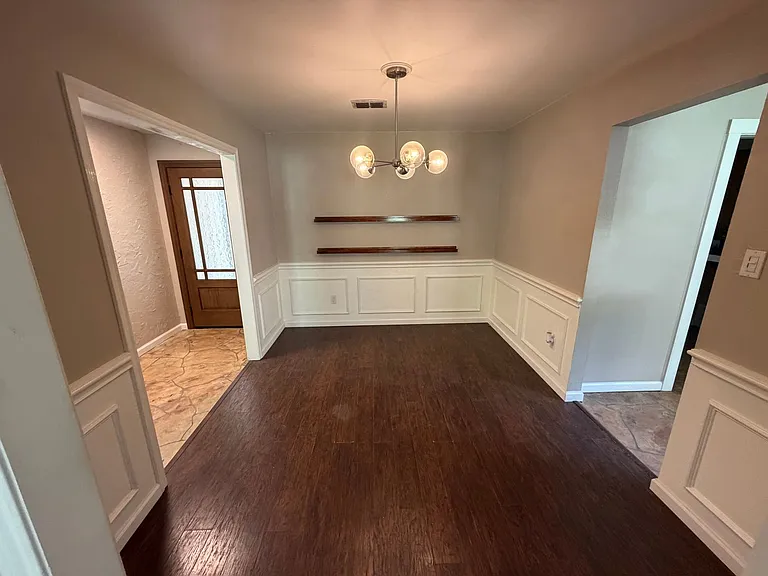 2132 Turf Club Dr — Photo 3