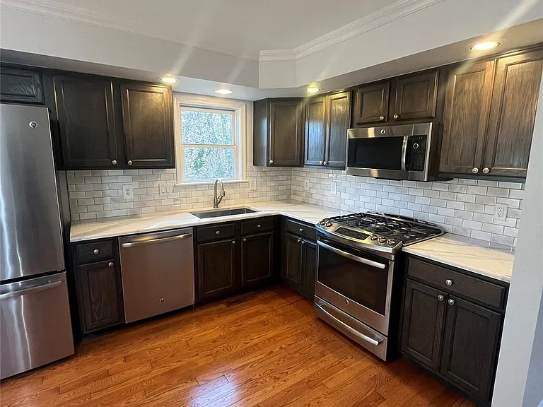 8 Marion Ave #6 — Photo 11