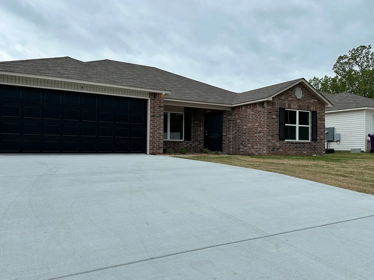 Building Photo - 4 Curly Leaf Ln