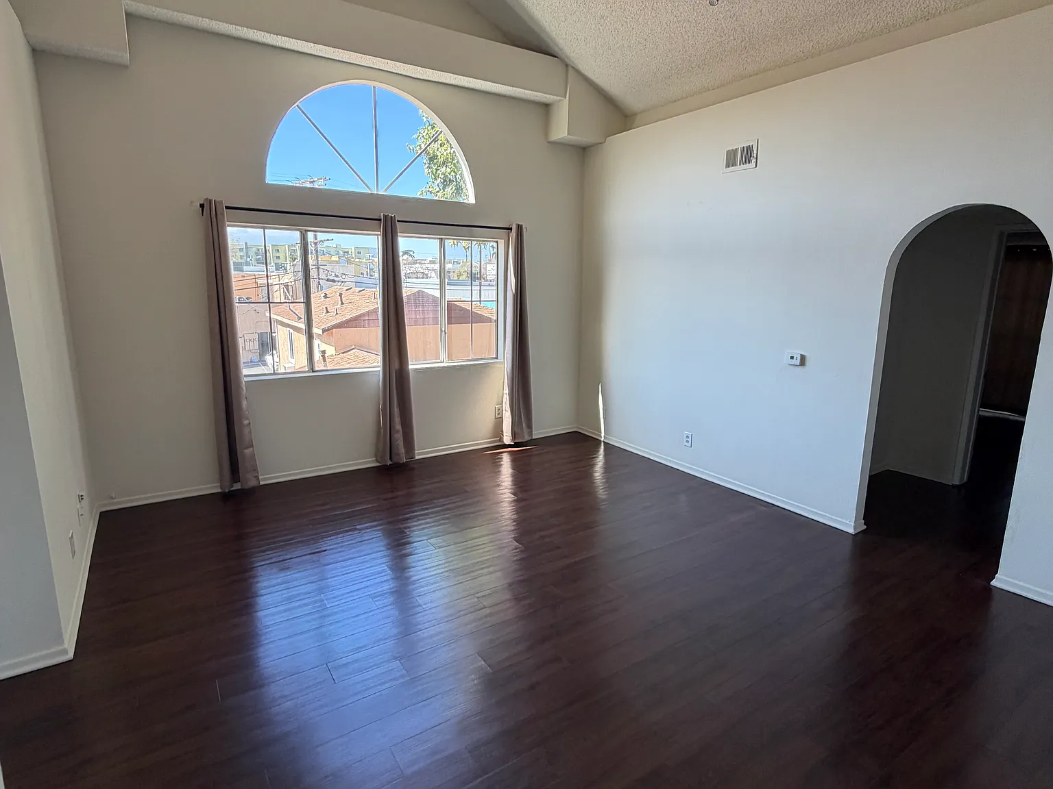 2 bed, 950 sqft, $2,695 — Photo 2